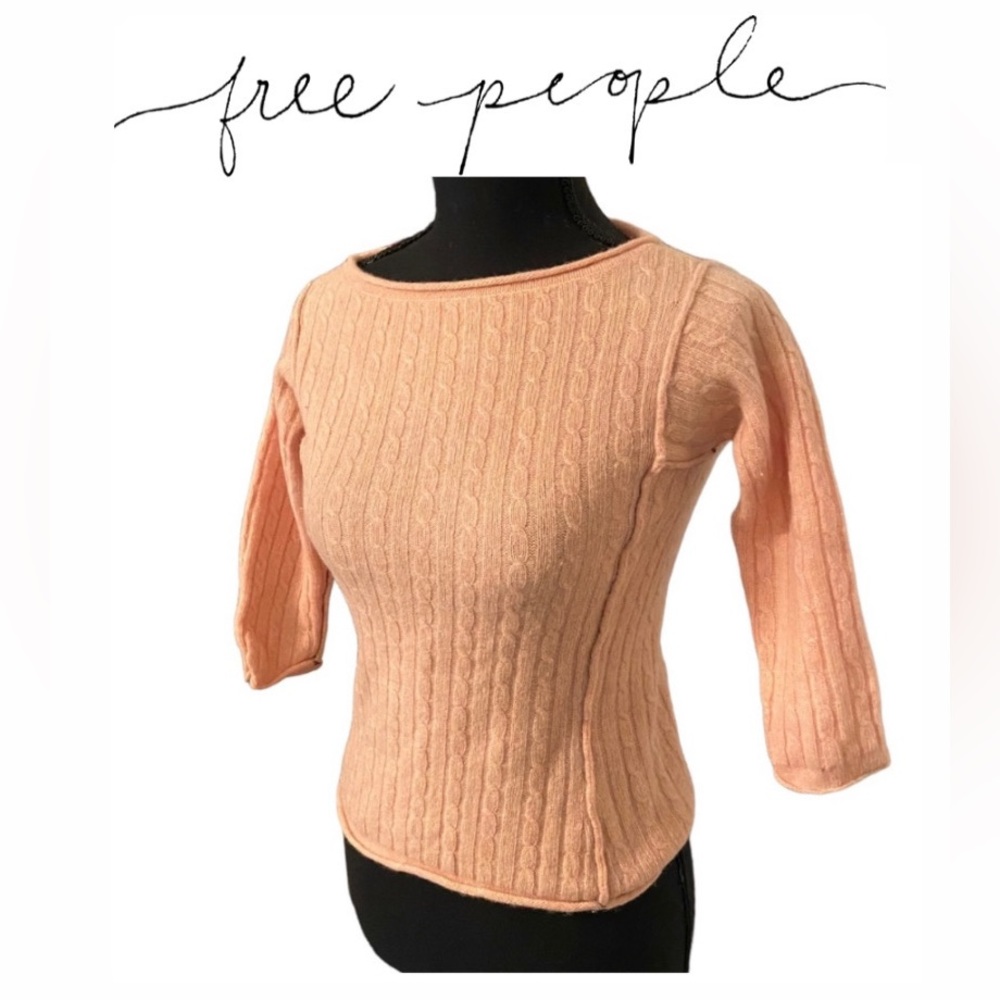 🌟🔥 BOGO Sale🔥🌟 Free People Cable knit Crew neck sweater size XS